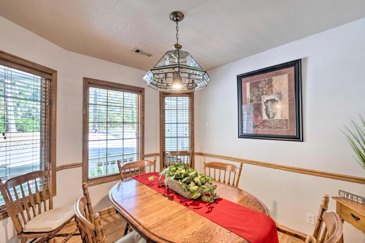 Beautiful Ozark Oasis With Deck Walk To Beaver Lake Роджерс Экстерьер фото