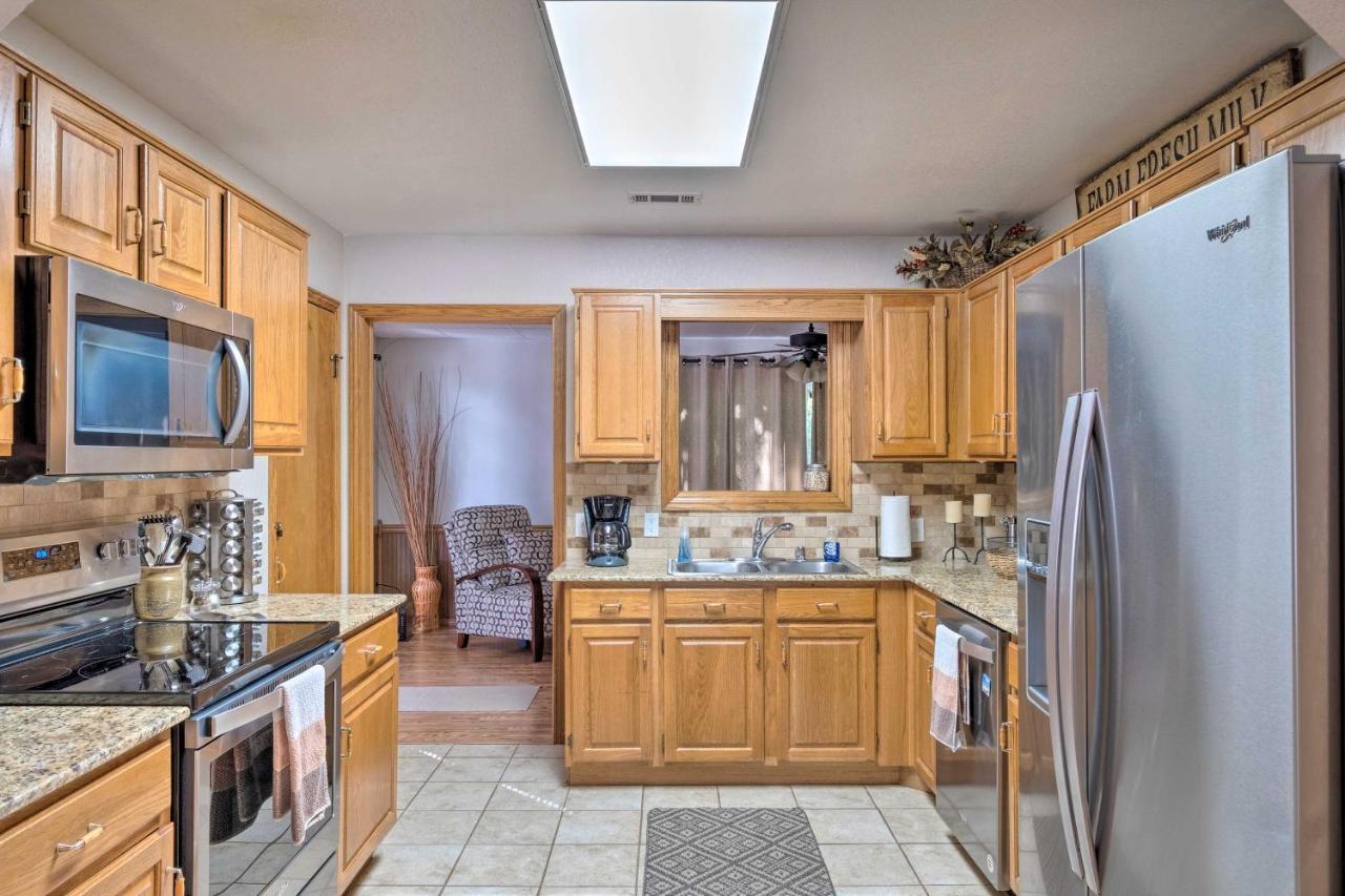 Beautiful Ozark Oasis With Deck Walk To Beaver Lake Роджерс Экстерьер фото