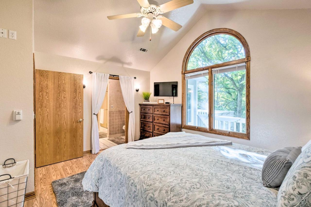 Beautiful Ozark Oasis With Deck Walk To Beaver Lake Роджерс Экстерьер фото